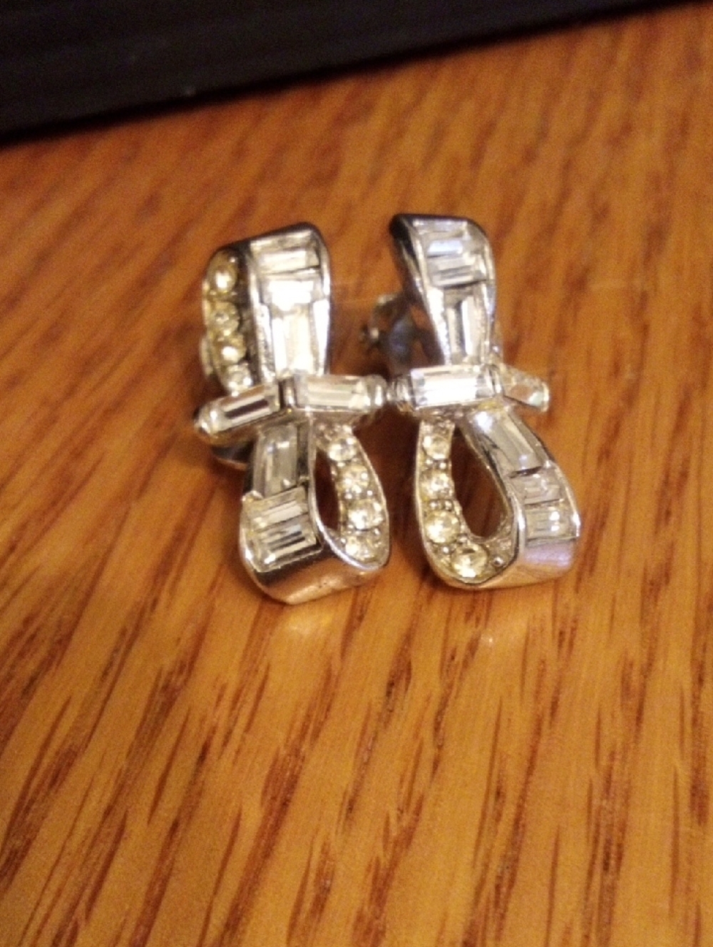 Vintage Pell‎ Silver Tone Rhinestone Bow Clip On Earrings Baguette Round Clear